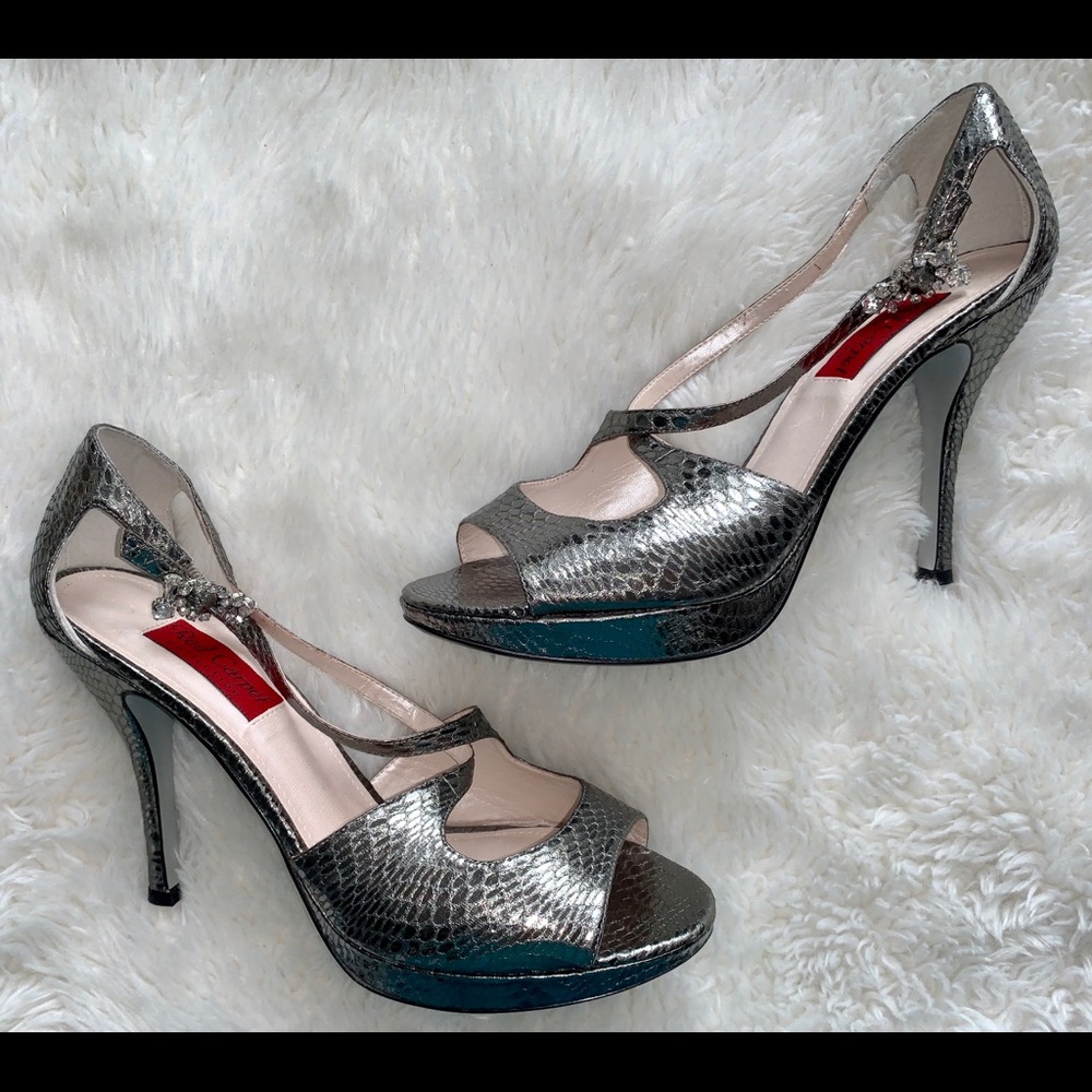 NWOT Silver Sling back heel, Rhinestone diamonds